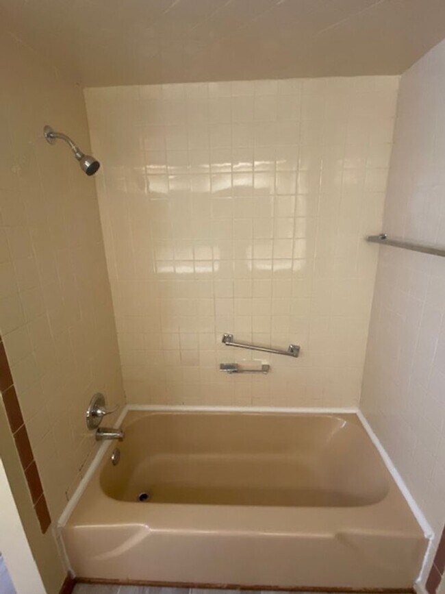 Building Photo - Nice 3 Bedroom Home In Lincoln!