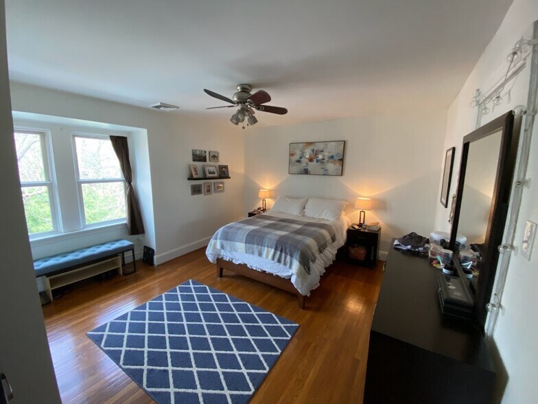 Building Photo - 921 S 48th St