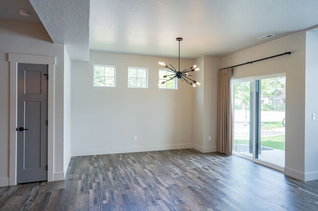 Building Photo - 2148