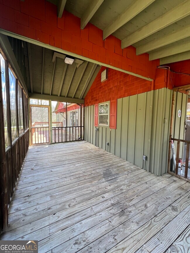 Building Photo - 115 Old Stone Rd