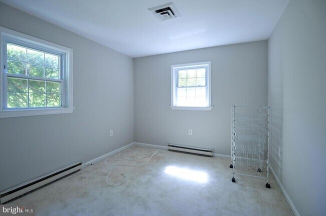 Building Photo - 3409 Beverly Dr