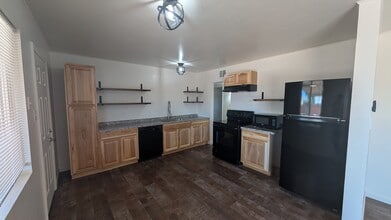 Building Photo - 1812 S Hardy Dr