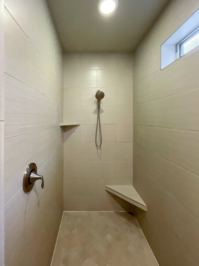 Building Photo - 307 E Grove Creek Ln