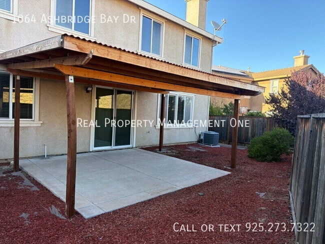 Building Photo - 1064 Ashbridge Bay Dr