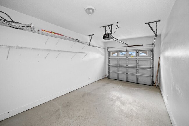 Building Photo - Great find in Foley Complex!