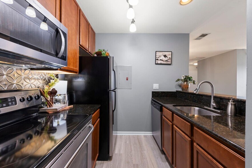 Building Photo - 208 Glengarry Dr
