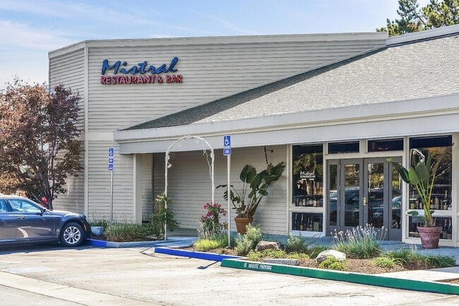 Building Photo - 142 Monaco Dr