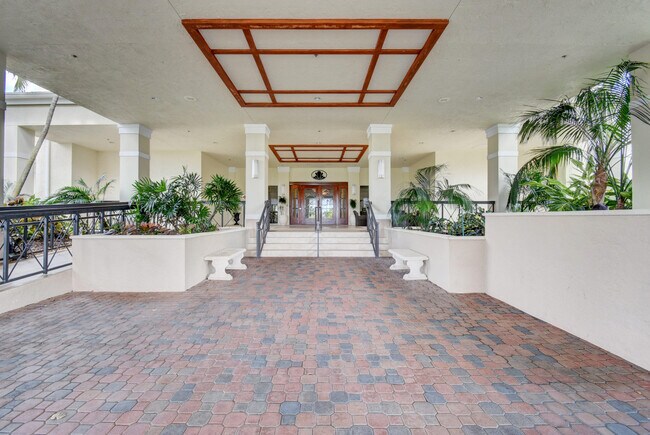 Building Photo - 5673 Fairway Park Dr