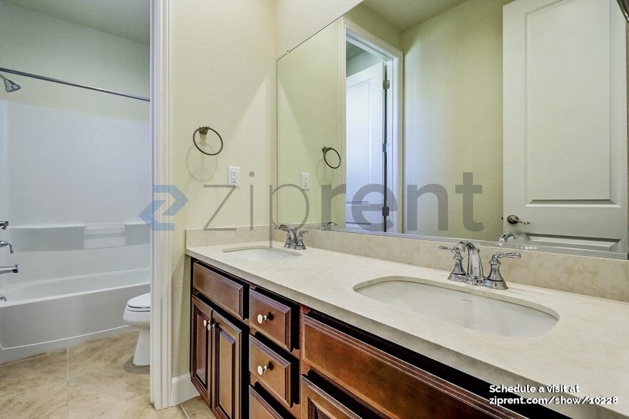 Building Photo - 941 Bracken Ct