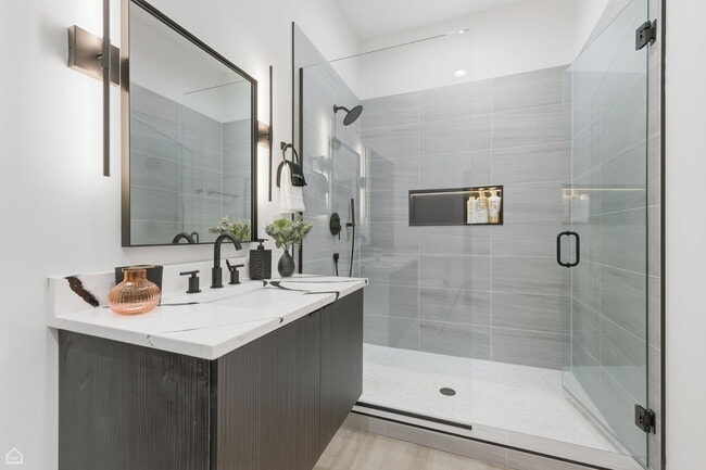 Building Photo - 4210 W 5th Ave