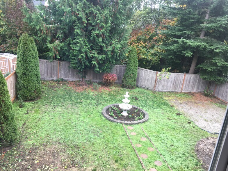 Building Photo - 8400 49th Loop SE