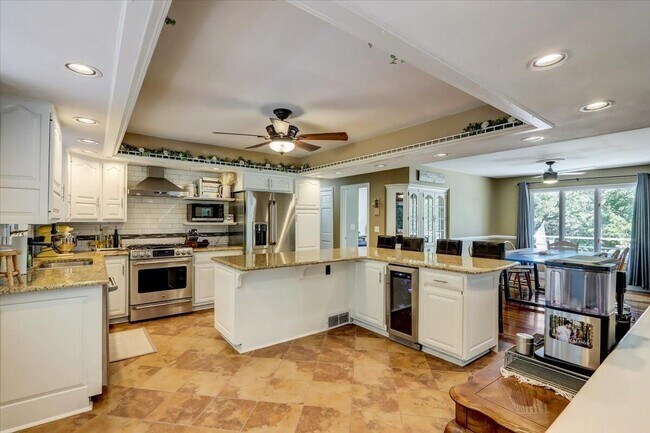 Building Photo - N43W27445-W27445 Capitol Dr