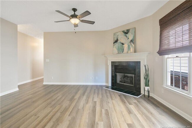 Building Photo - 1535 Dixon Dr
