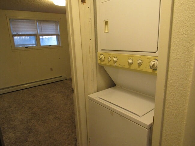 Building Photo - Affordable 2 Bedroom Apartment