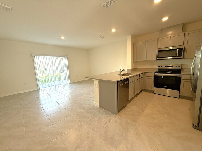 Building Photo - 1967 Tamarack Pass