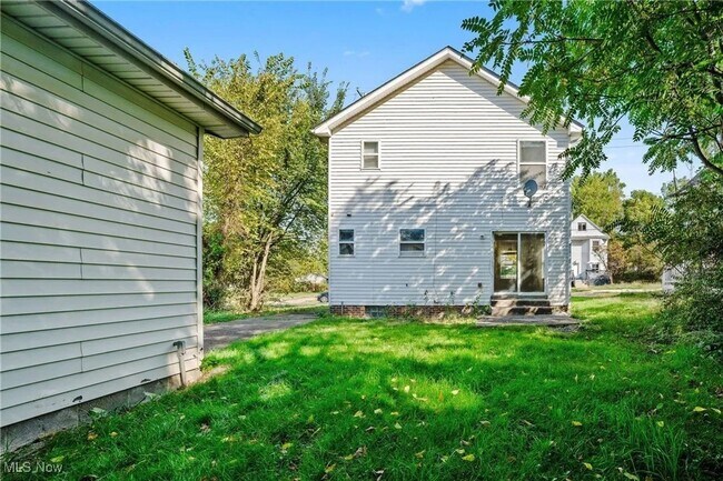 Building Photo - 3 BD/ 1.5BA Home for Rent- Cleveland- FIRST MONTH RENT 1/2 OFF!