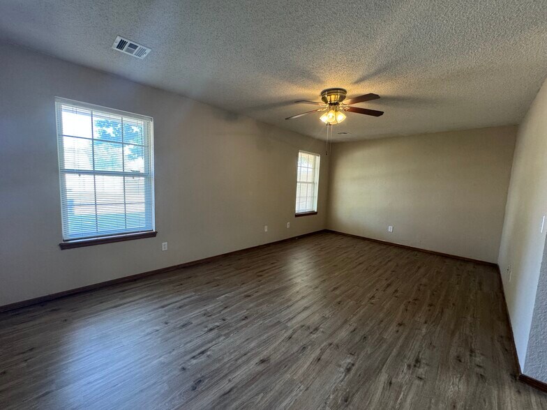 Building Photo - 8636 NW 86th St