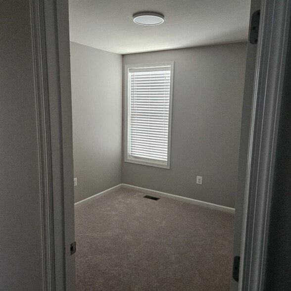 bedroom 2 - 4380 Shamrock Dr