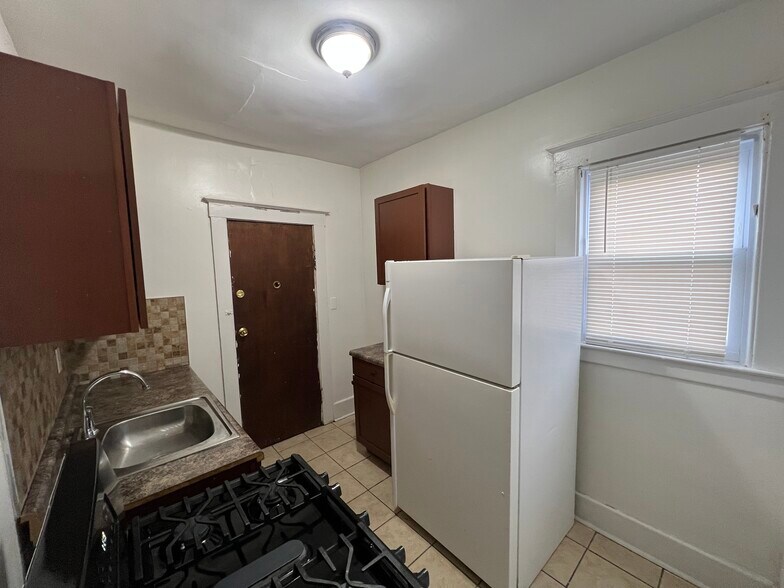 Building Photo - 1945 W Bethune St