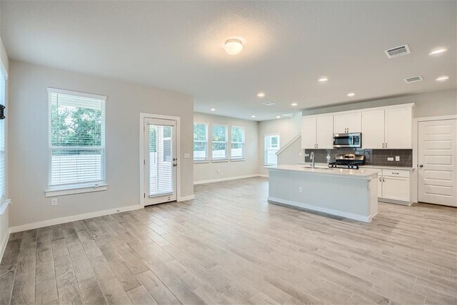 Building Photo - 105 Appleberry Ln