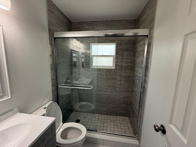 Building Photo - 216 Smith Ave