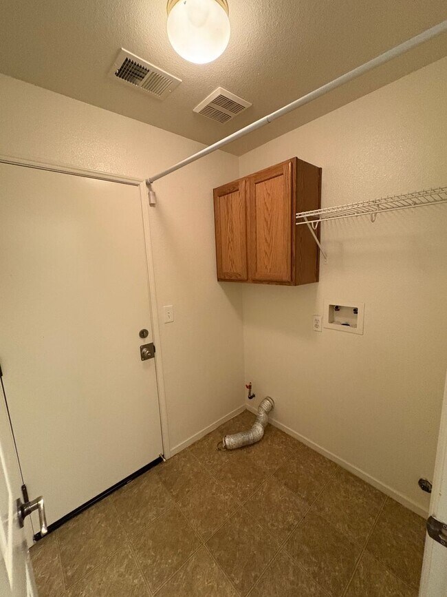 Building Photo - Lovely home available in Shannon Ranch area!