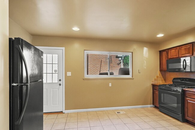 Building Photo - BEAUTIFUL 3 BED 1.5 BATH HOME  IN OAK PARK MI