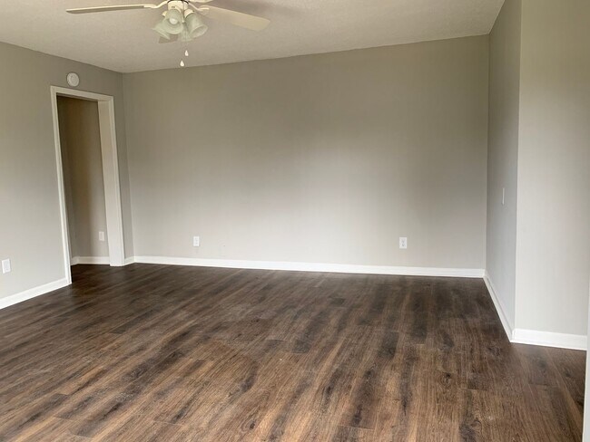 Building Photo - Two bedroom (with office or small 3rd bedr...
