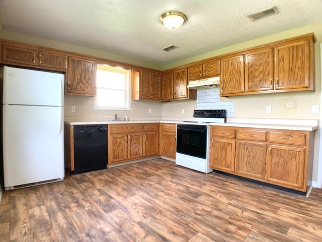 Building Photo - 1112 Keith Ave