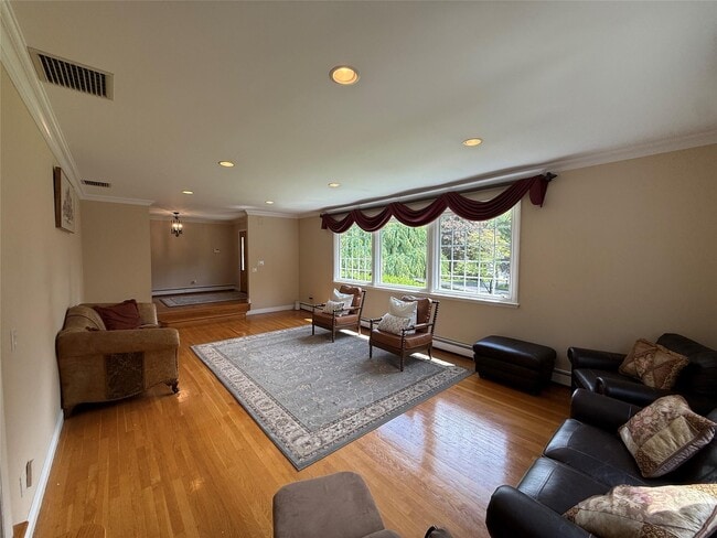 Building Photo - 29 Eastview Dr