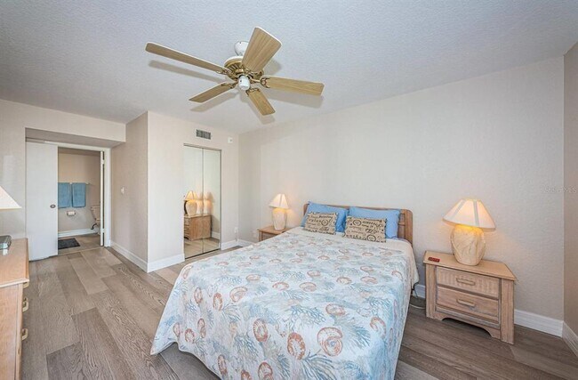 Building Photo - 6061 Bahia Del Mar Cir