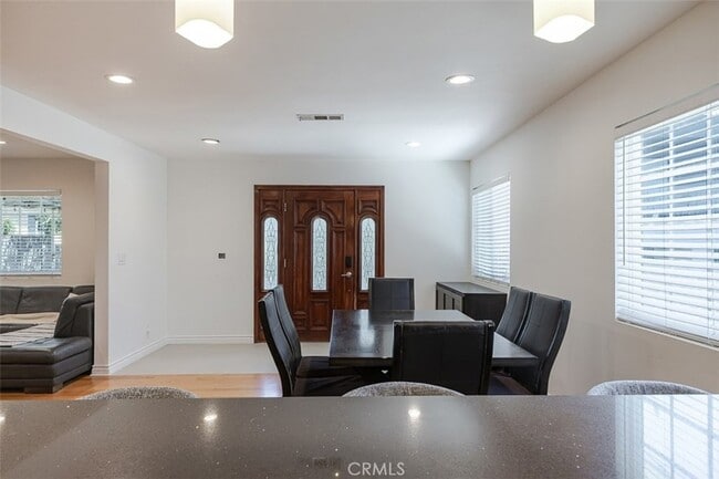 Building Photo - 1217 Elm Ave