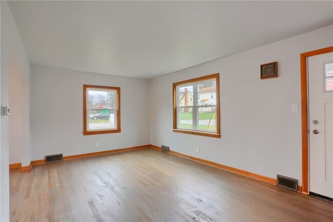 Building Photo - 740 Pershing St