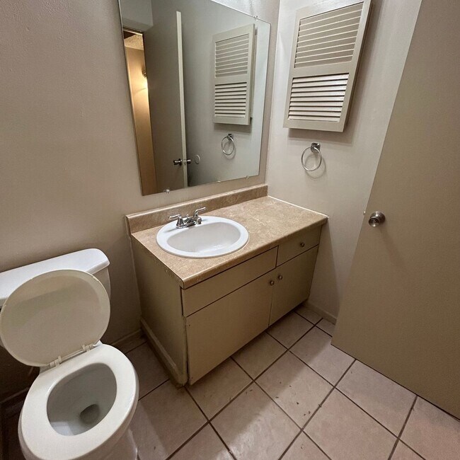 Building Photo - 7206 Creekside Dr