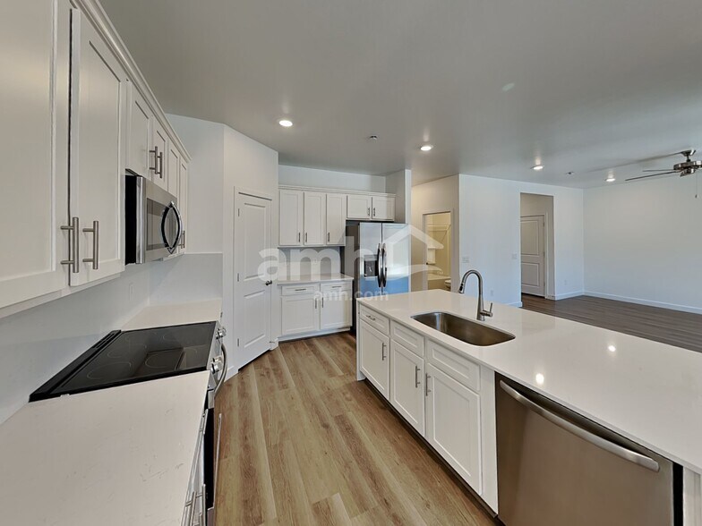 Building Photo - 6476 E Paseo Baranda