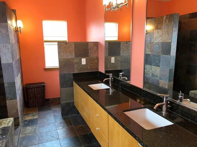 Building Photo - 2303 Whitney St