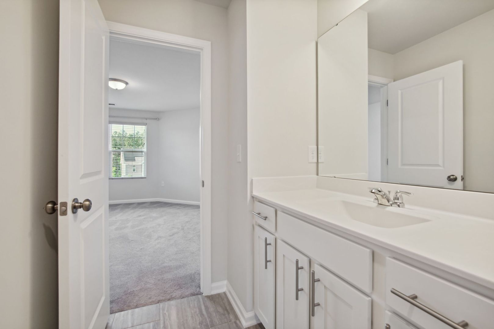 Building Photo - 102 Bedivere Ln