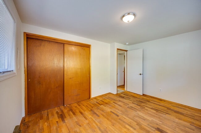 Building Photo - Charming House For Rent in Burien! Full Si...