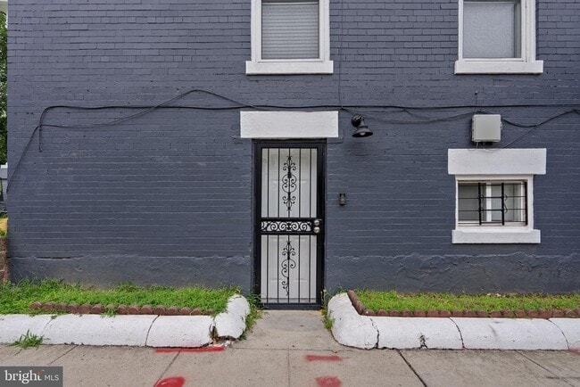 Primary Photo - 141 Uhland Terrace NE