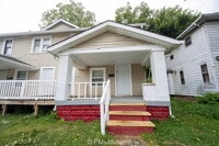 Building Photo - "Charming Urban Retreat: Cozy 1-Bedroom Ap...