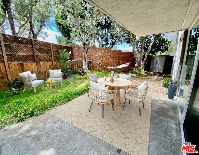 Building Photo - 6375 Green Valley Cir