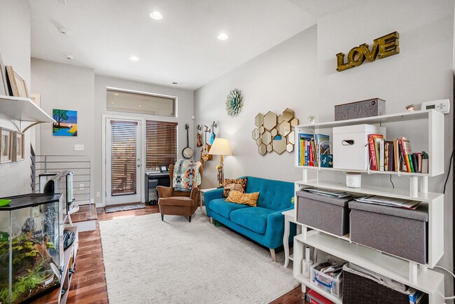 Building Photo - Beautiful Townhouse in Denver's Central Park