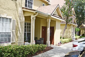 Building Photo - 2-bed 1-bath - Gated - Pool - Condo - Laun...