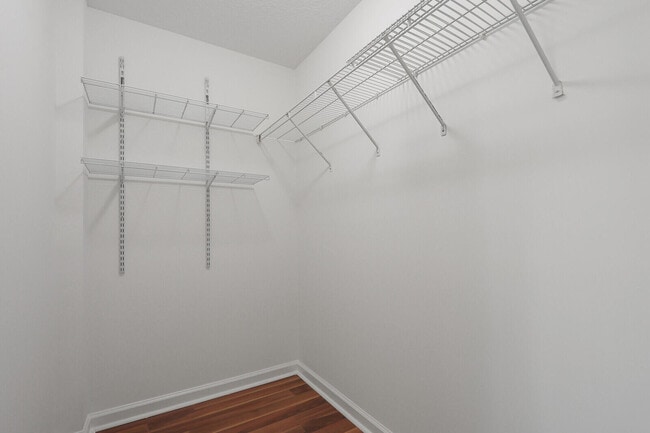 Building Photo - 3110 Myrtlewood Cir E