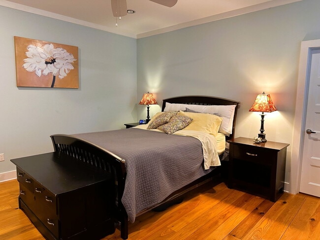 Building Photo - "Charming 4-Bedroom Retreat near beach acc...