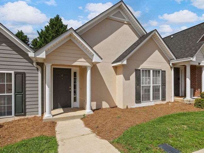 Building Photo - Newly Renovated 2BR, 2 BA in Greer SC