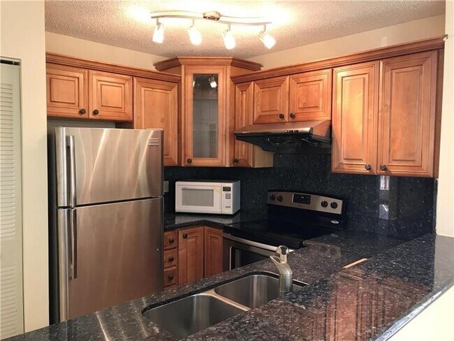 Building Photo - 7061 SW 41st Pl