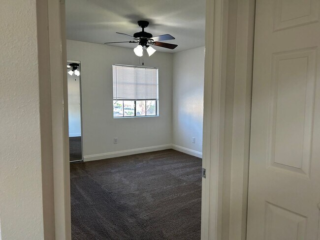 Building Photo - One bedroom condo