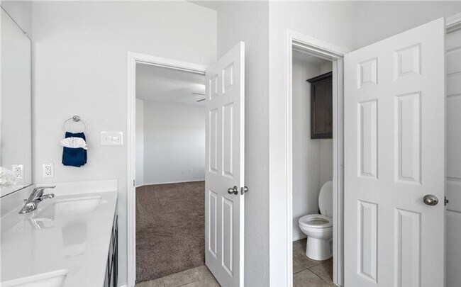 Building Photo - 4 bedroom 2 bathroom home! Lawncare included!