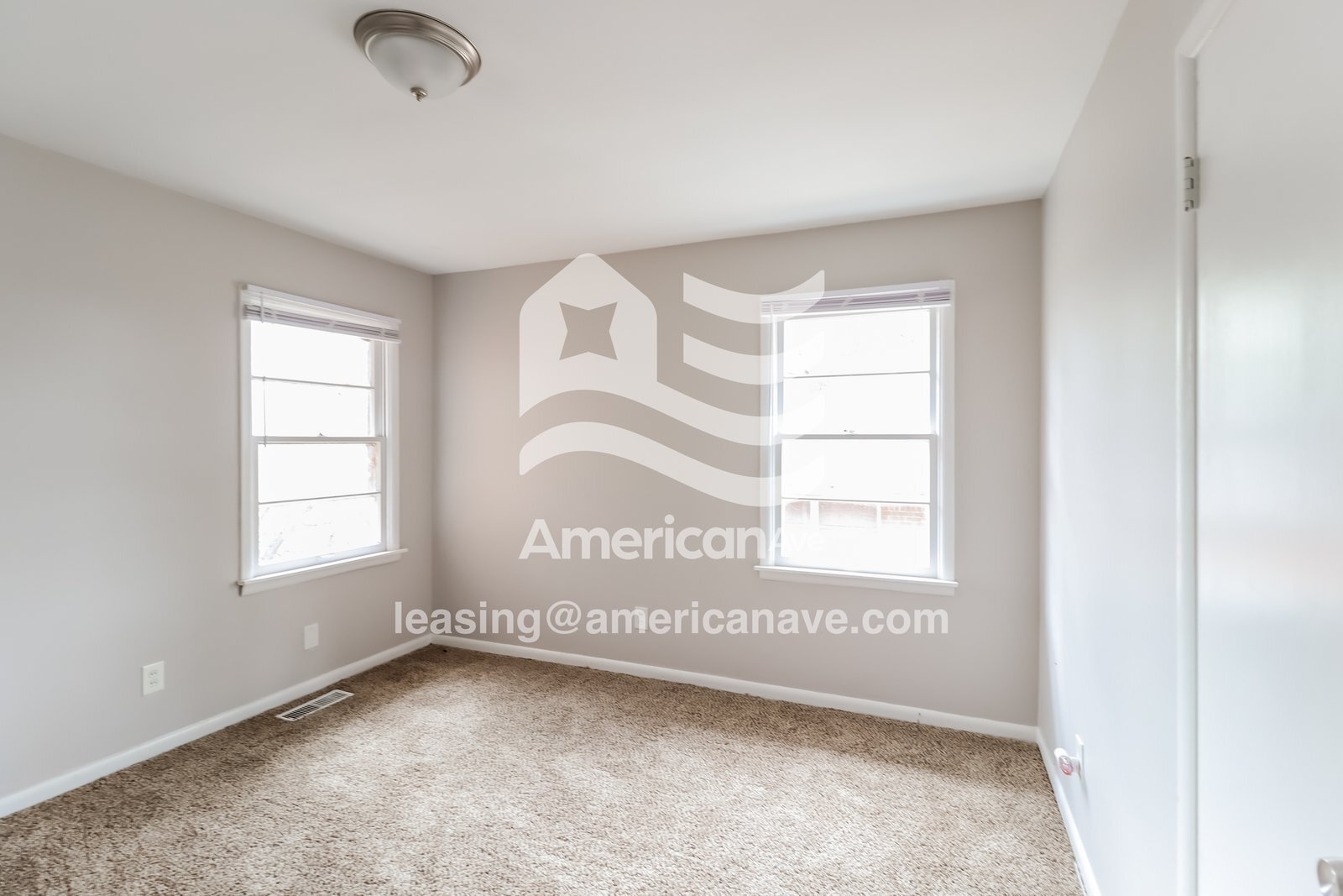 Building Photo - 25 10th Ave SW